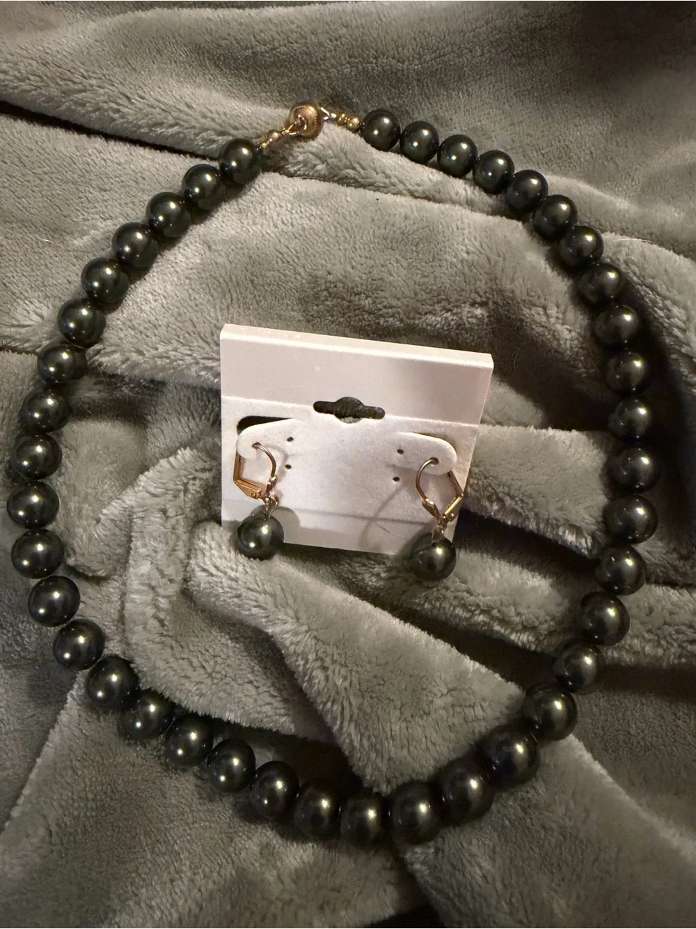 Classic Gray Shell Pearl Necklace & Earrings Set